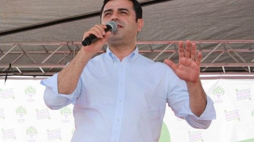 Hdp&rsquo;den T&uuml;rk Bayraklı Miting