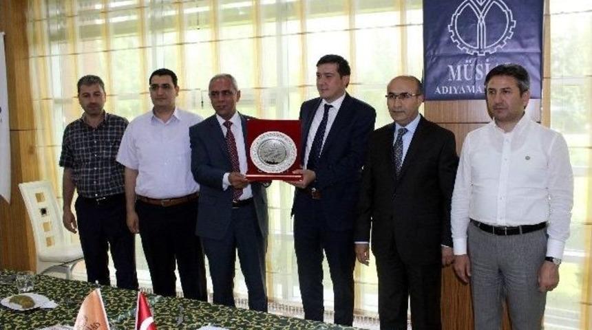 M&uuml;siad&rsquo;tan, Assistt Genel M&uuml;d&uuml;r&uuml; D&uuml;lgeroğlu&rsquo;na Plaket