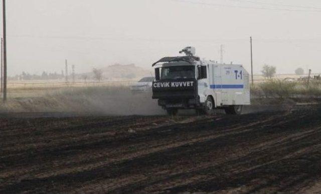 Suruç'ta Anız Yangınını Itfaiye Ve Toma Söndürdü