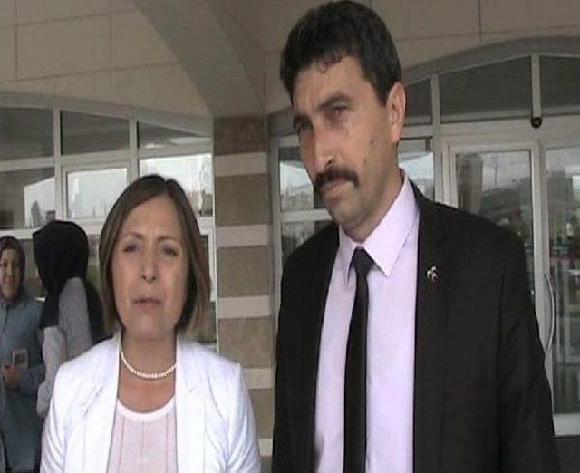 Bozkurt Işareti Yapan Mhp'li Kadın Yönetici Serbest