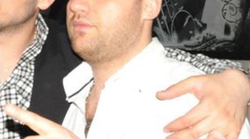 Boz&uuml;y&uuml;k'te Polis Yeleği Giyip Restoran Sahibini Ka&ccedil;ıran 5 Kişi Yakalandı