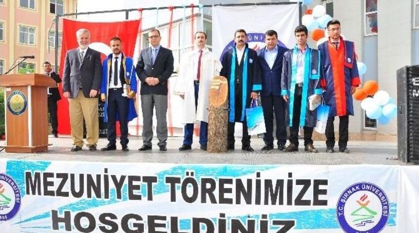 Şırnak &Uuml;niversitesi&rsquo;nde Mezuniyet Coşkusu