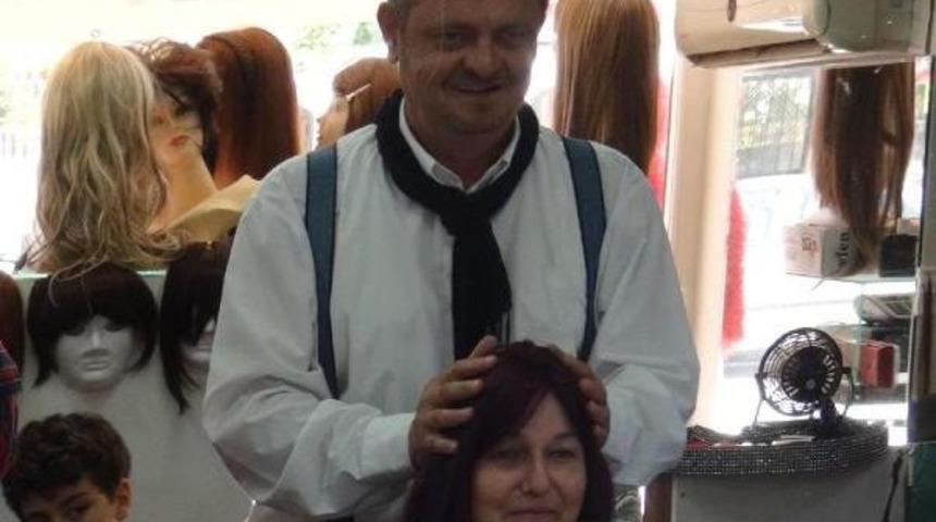 Kemoterapi Hastalarına &Uuml;cretsiz Peruk Veriyor