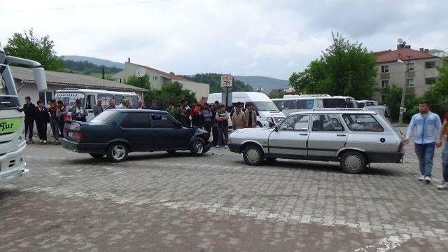 Çaycuma’da Trafik Kazası: 2 Yaralı