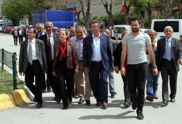 Erzurum'da Chp'lilerden Seçim Tır'ının Engellenmesine Terazili Protesto