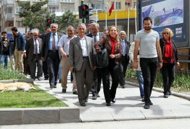 Erzurum'da Chp'lilerden Seçim Tır'ının Engellenmesine Terazili Protesto