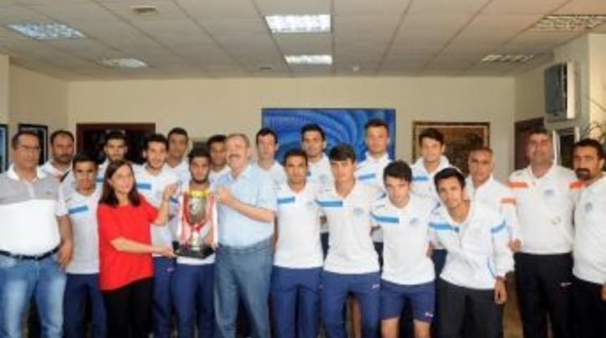 Akdeniz Belediyespor U19 Takımı T&uuml;rkiye İkincisi Oldu