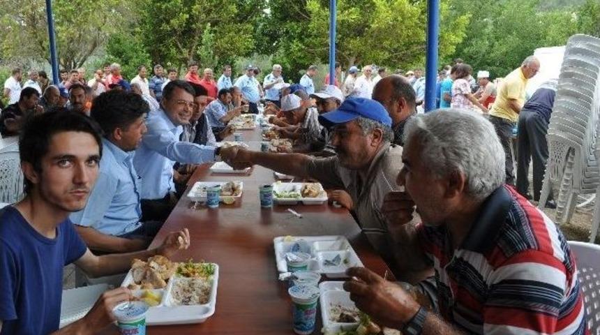 Başkan Turgut İş&ccedil;ilerle Yemek Yedi
