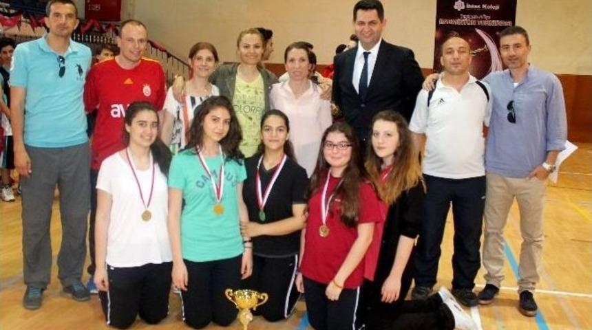 Badminton Turnuvası&rsquo;nda İhlas Koleji Şampiyon Oldu