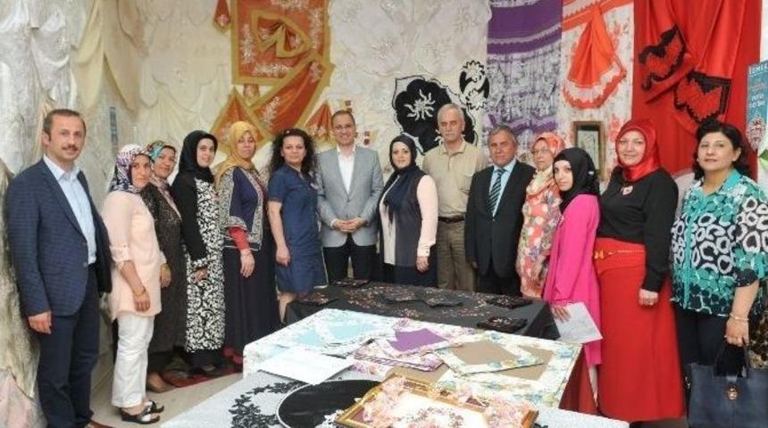 İzmek&rsquo;te Yılsonu Sergisi