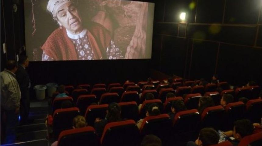 İlk Defa Sinemaya Gittiler