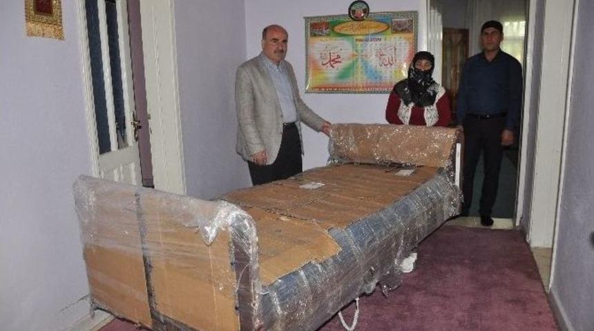 (&ouml;zel Haber) Muşlu Gazi Kurtulduğu Yatağını 65 Yaşındaki Hastaya Hediye Etti