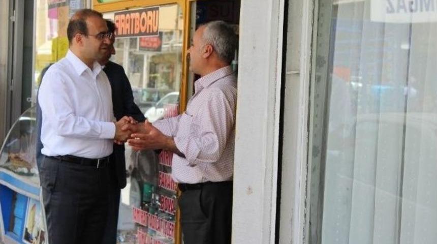 &Ouml;zhan, Ziyaretlerini S&uuml;rd&uuml;r&uuml;yor