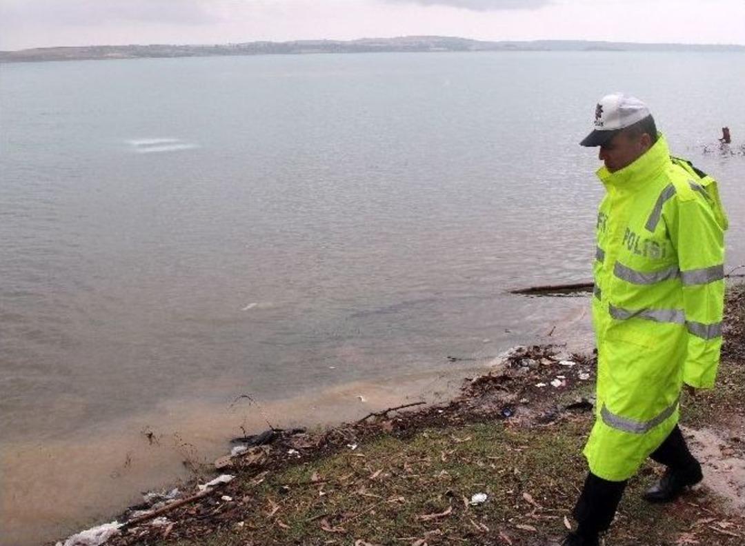 G&ouml;ldeki Otomobil Polisi Alarma Ge&ccedil;irdi