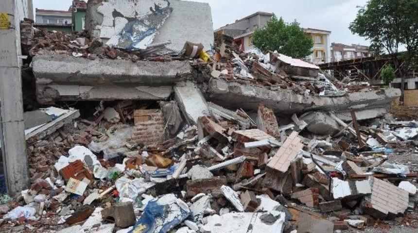 Eskişehir’de Saniyeler İçinde Yıkılan Bina