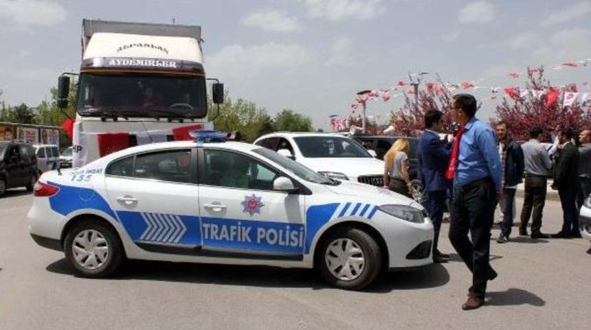 Chp'nin Tır'ı Se&ccedil;im Kurulu'nun Kararına Rağmen Erzurum'a Giremedi