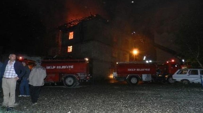 İskilip'te Ev Yangını Korkuttu