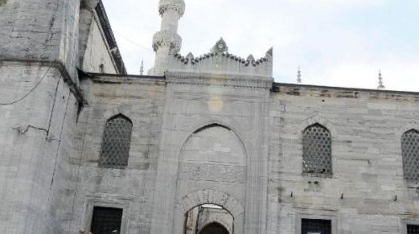 Cumhurbaşkanı Erdoğan Cami &Ccedil;ıkışında Vatandaşlara Seslendi