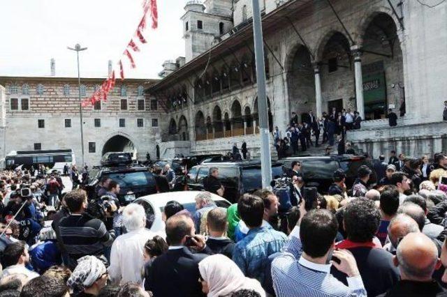 Cumhurbaşkanı Erdoğan Cami Çıkışında Vatandaşlara Seslendi