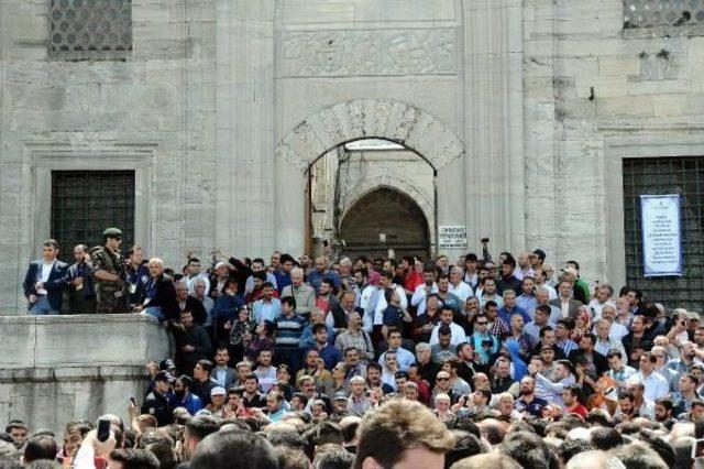 Cumhurbaşkanı Erdoğan Cami Çıkışında Vatandaşlara Seslendi