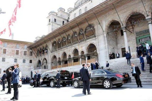 Cumhurbaşkanı Erdoğan Cami Çıkışında Vatandaşlara Seslendi