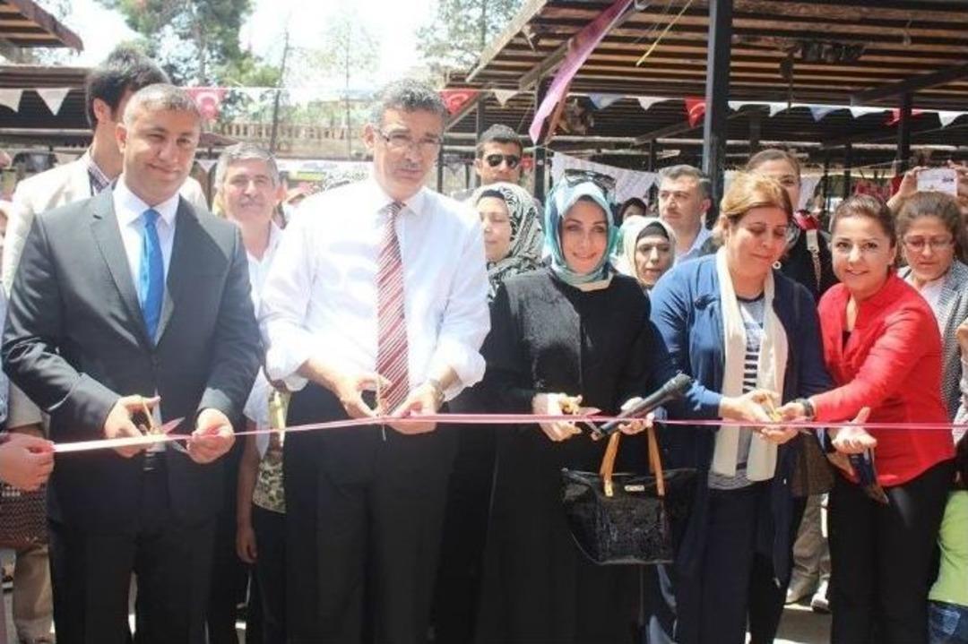 Kadınlar, &lsquo;emeklerini&rsquo; Sergiledi