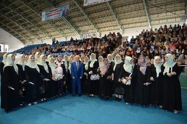 Edirne’de Kuran Öğrenen Yüzlerce Kadın Kurs Bitirme Sertifikalarını Aldı