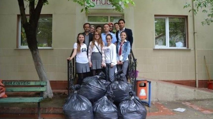 &Ccedil;an&rsquo;lı &Ouml;ğrenciler İhtiya&ccedil; Sahipleri İ&ccedil;in Elbise Topladı