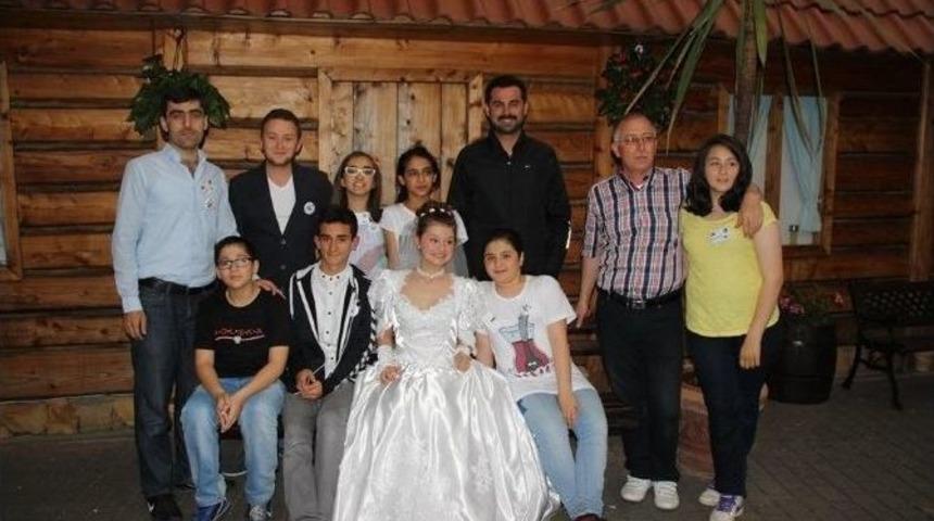 Emetli &Ouml;ğrenciler Polonya&rsquo;da