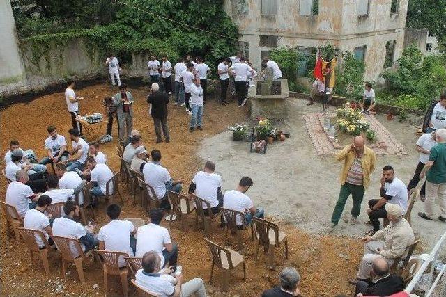 İstanbulspor’lu Oyuncular Vefa Eden Başkanlarını Unutmadı.