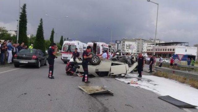 Cuma Namazında Dönen 6 Liseli Kazada Yaralandı