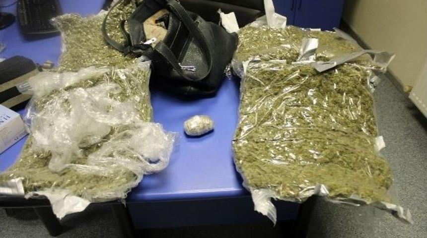 Altı Kilo Uyuşturucuyu V&uuml;cutlarına Sararak Sınırı Ge&ccedil;mek İstediler