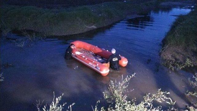 Edirne’de Sulama Göletine Uçan Araçta Sıkışan 2 Kişi Boğuldu