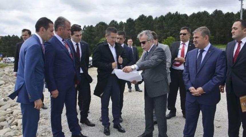 Bakan Canikli Kamp&uuml;s Alanını İnceledi