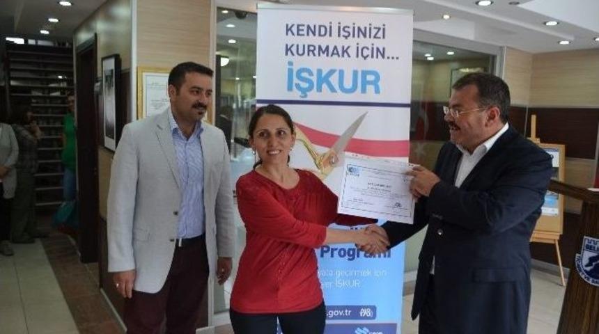 Girişimcilik Kurslarını Tamamlayanlar Sertifikalarını Aldı