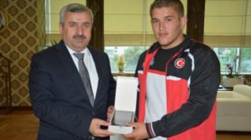 Başkan Baran Şampiyonu Ağırladı