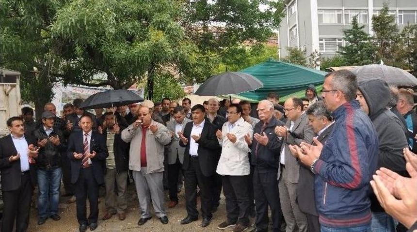 Emet&rsquo;te Hayır Yemeği Ve Hatim Duası Etkinliği