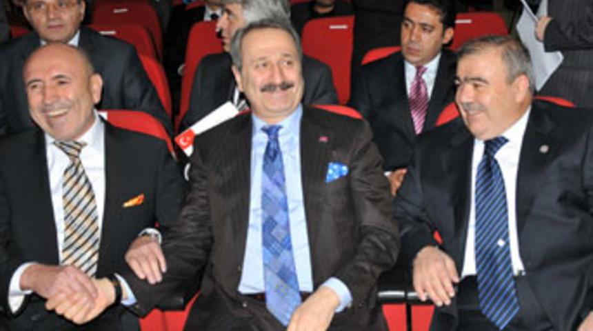 Salon bakanı alkışlamayı unutunca!