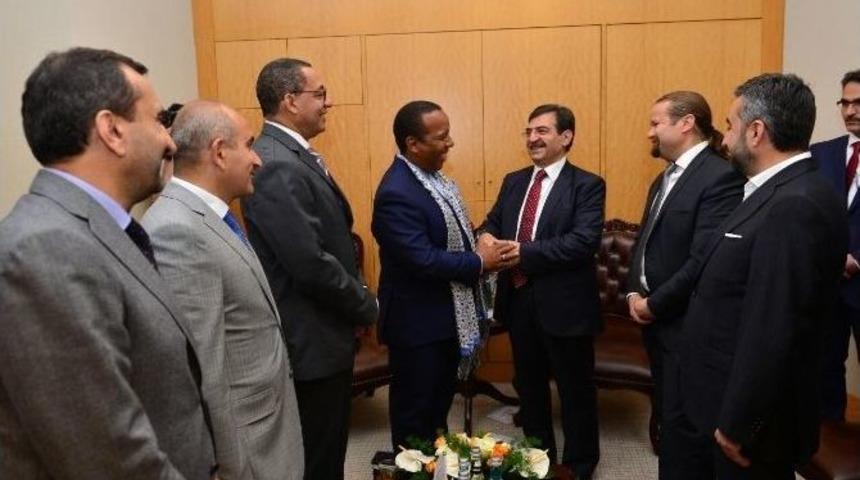 Bakan G&uuml;ll&uuml;ce&rsquo;den, Başbakan Trovoadaya, &ldquo;zenci Afrikalılar Sağ Olsun&rdquo; Esprisi