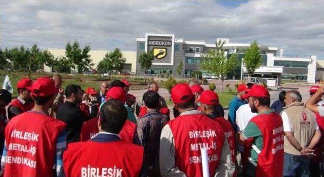 Sendikaya Üye Oldukları Iddiasıyla Işten Çıkarılan Işçiler, Çadır Kurarak Eylem Başlattı