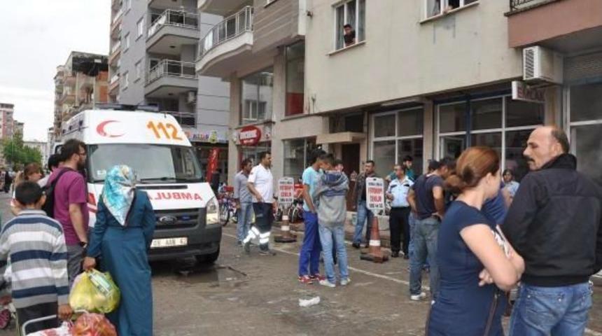 Komşu Esnaf, Işyerindeki Yangını B&uuml;y&uuml;meden S&ouml;nd&uuml;rd&uuml;