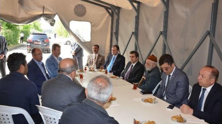 Vali D&uuml;zg&uuml;n&rsquo;den Şehit Polis Memurunun Baba Evine Taziye Ziyareti