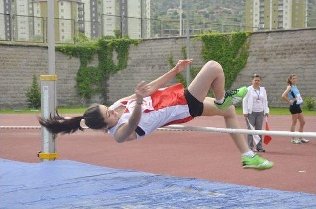 Kayseri’de, İşitme Engelliler, Özel Sporcular Ve Bedensel Engelliler Gençler Türkiye Şampiyonası