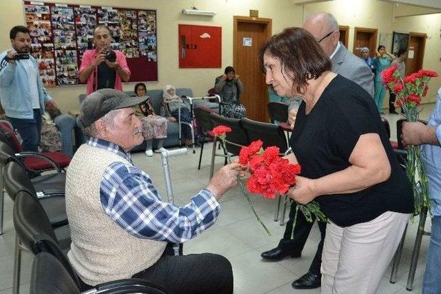 Bayan Kılıçdaroğlu, Nazilli’ye Ziyarette Bulundu