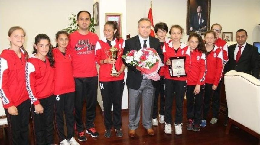 Vali Fidan T&uuml;rkiye 5. Kızları Ağırladı