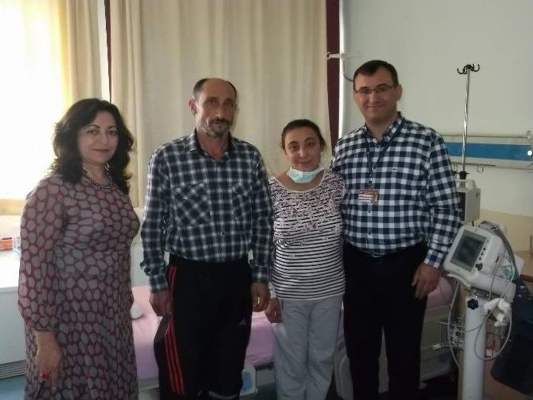 Bir Yanda Bekleyiş Bir Yanda Sevin&ccedil;