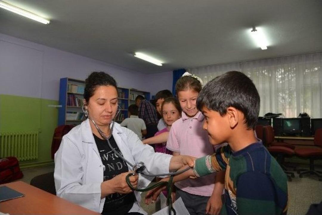 Minik Kalpler Projesi İle &Ouml;ğrencilere Sağlık Taraması