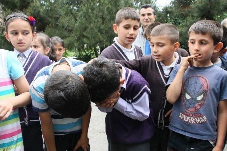 Teselli Ödülü Alan Öğrenciler, Dereceye Girenlerin Ödüllerini Görünce Gözyaşlarına Boğuldu G4