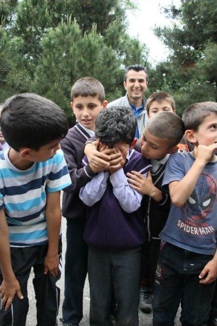 Teselli Ödülü Alan Öğrenciler, Dereceye Girenlerin Ödüllerini Görünce Gözyaşlarına Boğuldu G1