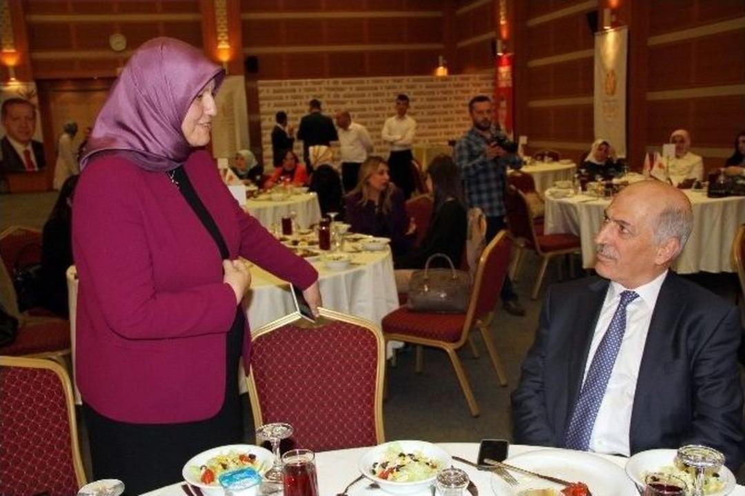 Ak Parti İstanbul İl Kadın Kolları Başkanı İffet Polat: &ldquo;t&uuml;rkiye&rsquo;de Baş&ouml;rt&uuml;s&uuml; Yasağı Başta Olmak &Uuml;zere Yasakları Bitiren Ak Parti H&uuml;k&uuml;metidir&rdquo;